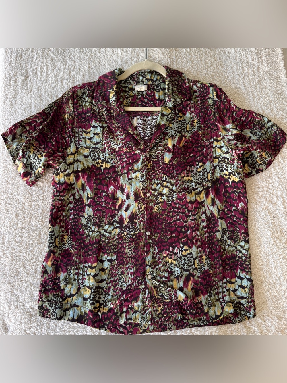 TINY Anthropologie Short Sleeve Button-Down Top in Burgundy Feather Print